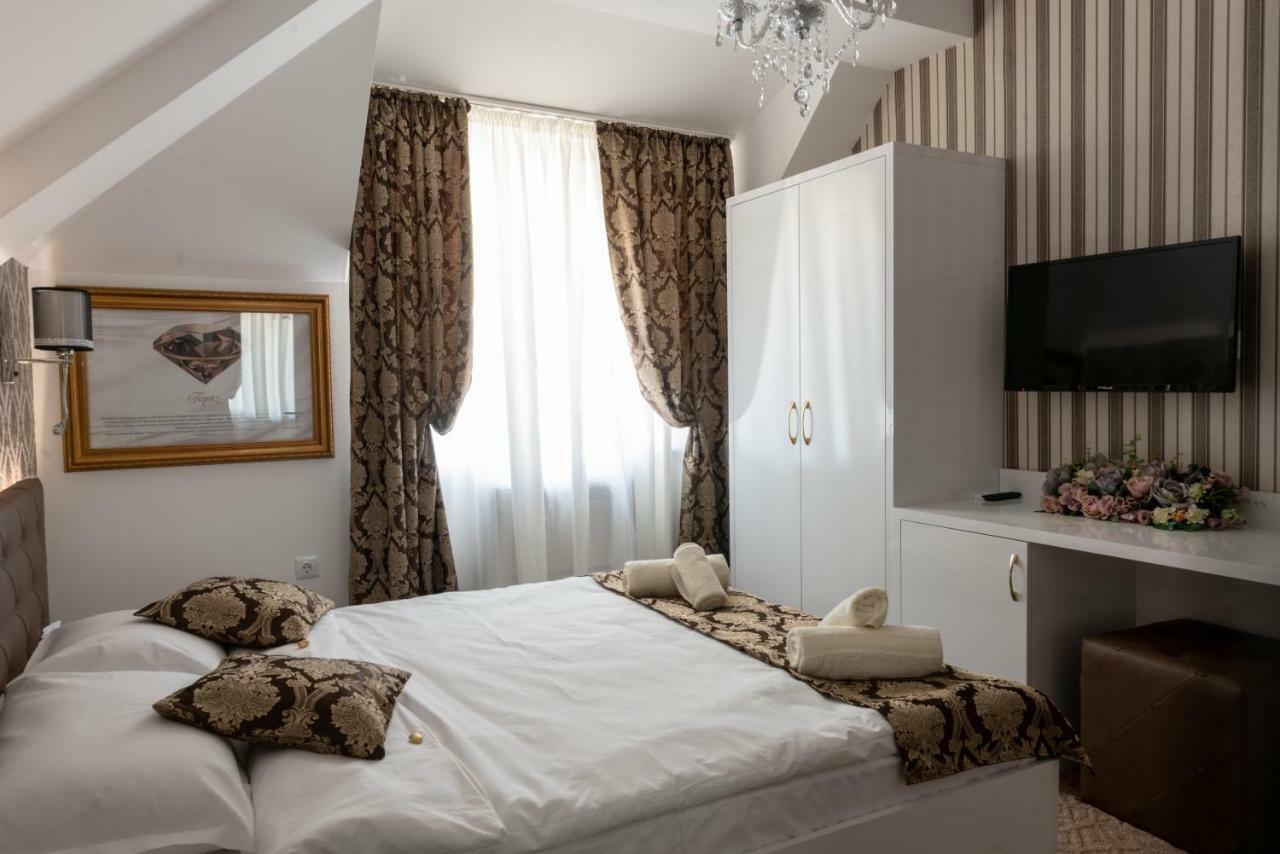 ANTIQUES&GOLD Boutique Hotel Varna Extérieur photo
